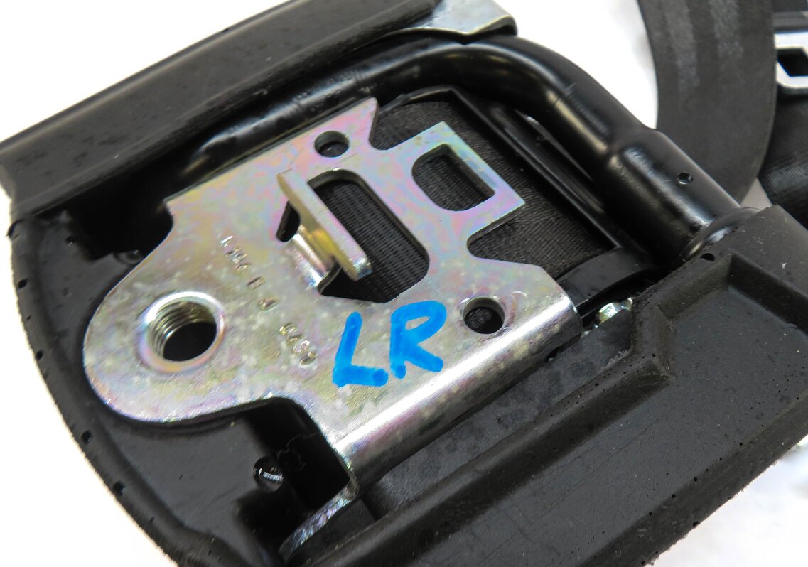 Thumbnail 4: 2013 AUDI S4 (B8 8K) REAR SEAT LEFT SEATBELT RETRACTOR (BLACK)