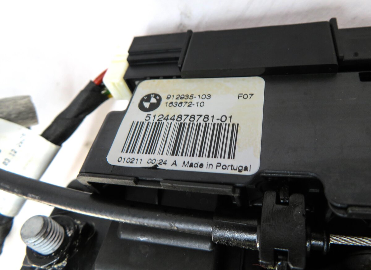 Thumbnail 8: 2011 BMW 550iGT (F07) REAR LOWER TRUNK LOCK LATCH ACTUATOR w/ SOFT CLOSE MOTOR