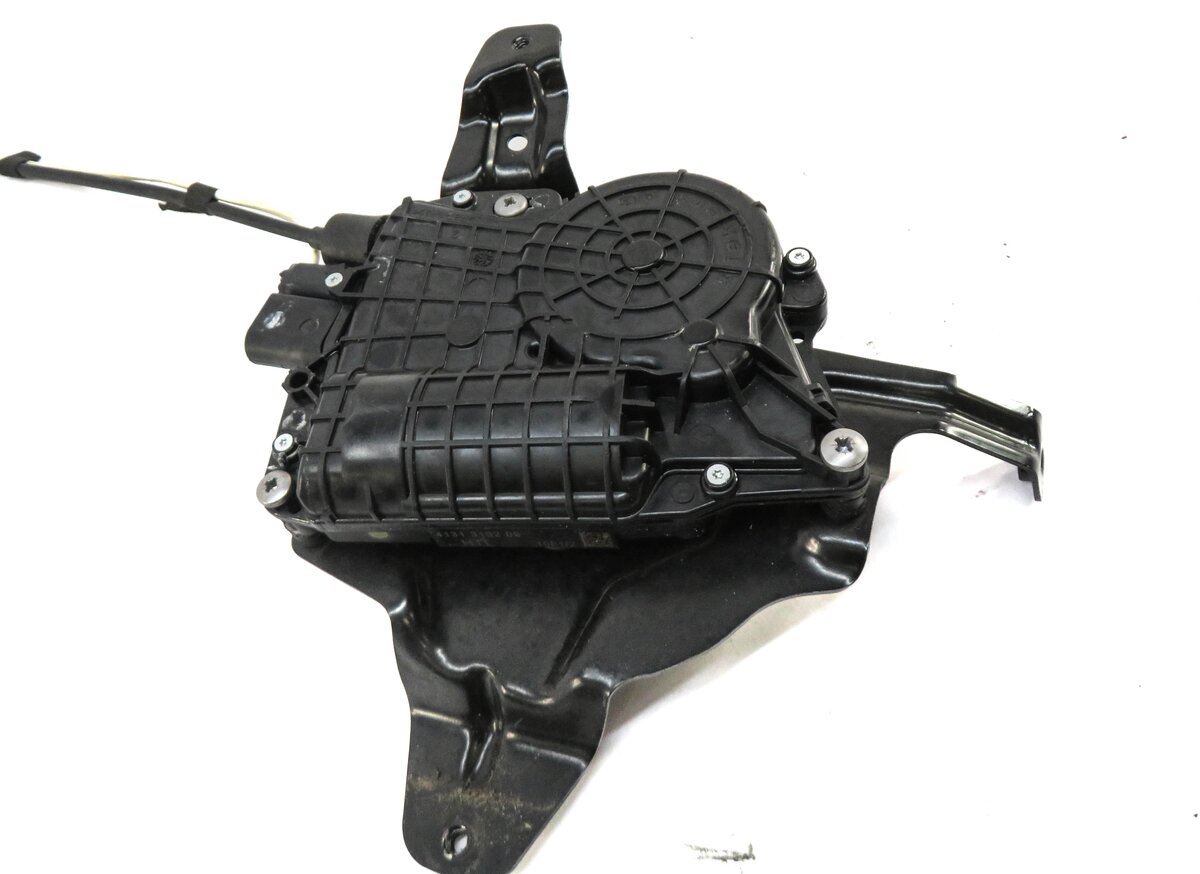 Thumbnail 4: 2010-2017 BMW 535iGT 550iGT (F07) LEFT SIDE REAR DOOR SOFT CLOSE DOOR LOCK LATCH