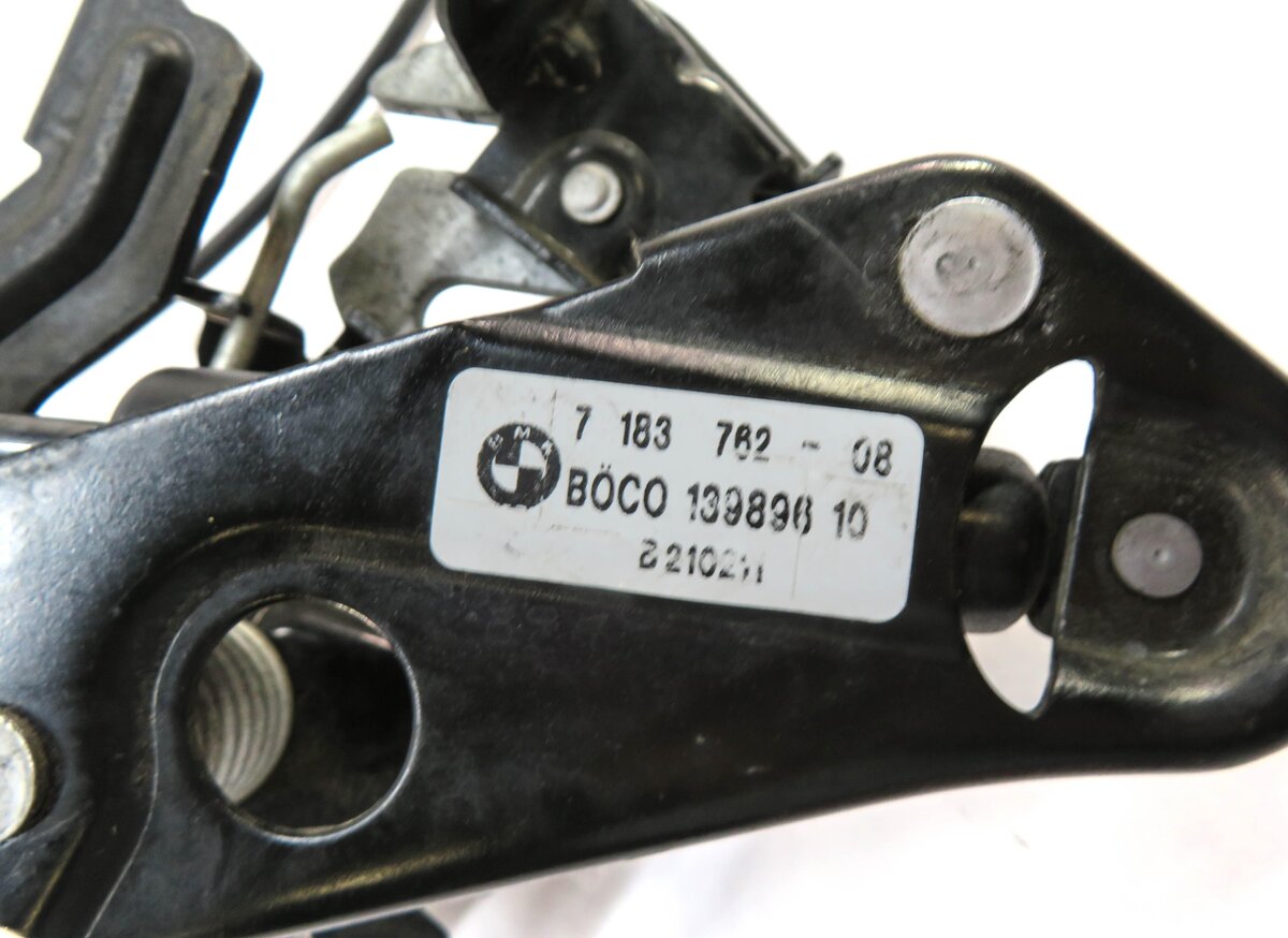 Thumbnail 6: 2011 BMW 550iGT (F07) FRONT LEFT & RIGHT LOWER HOOD LOCK LATCH SET w/ CABLE