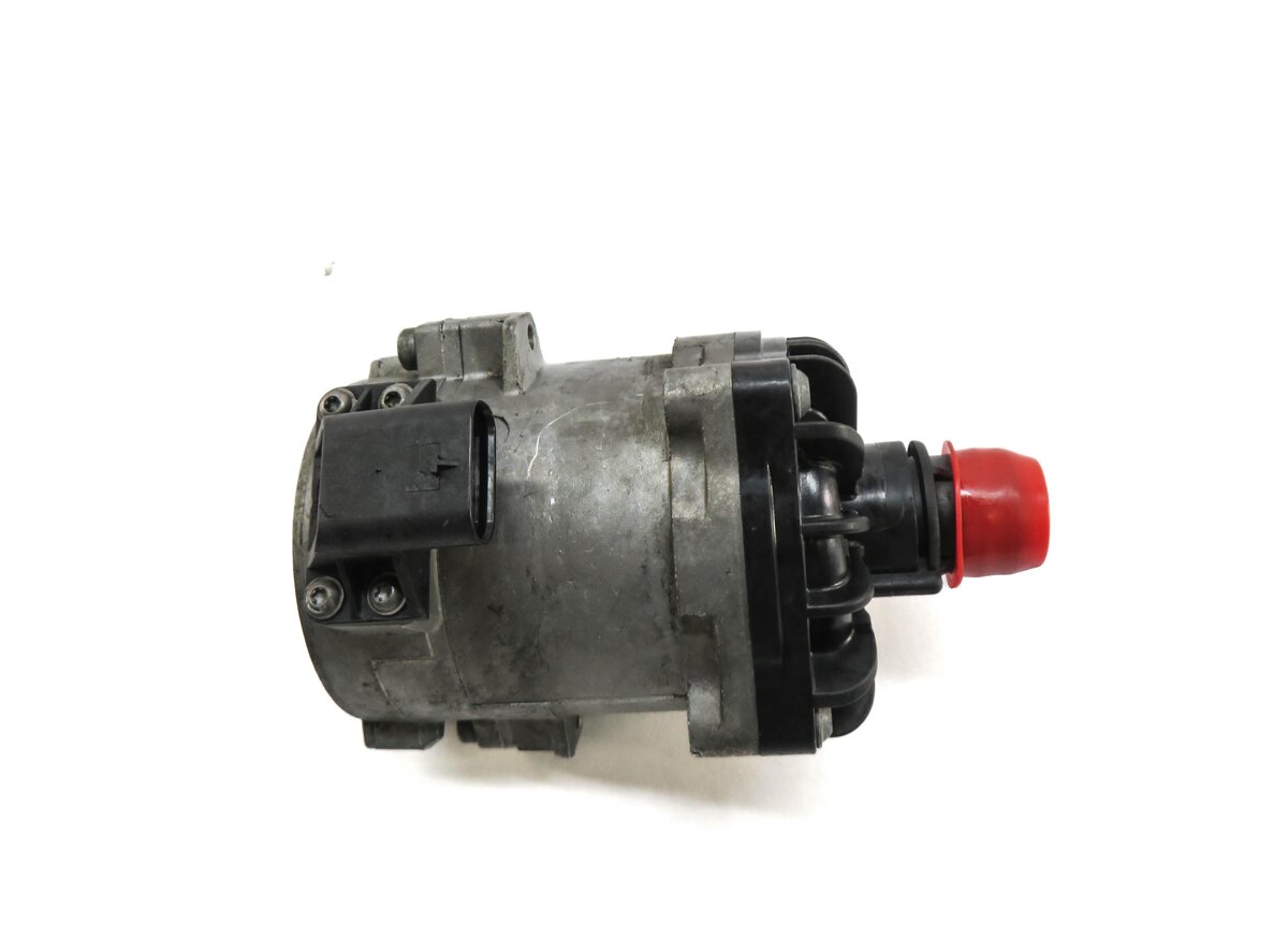 Thumbnail 4: 2011 BMW 550iGT (F07) 4.4L N63 TWIN TURBO ENGINE AUXILIARY WATER PUMP