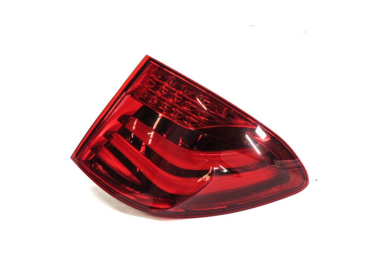 10-13 BMW 535iGT 550iGT (F07) RIGHT PASSENGER OUTER TAILLIGHT BRAKE LIGHT LAMP