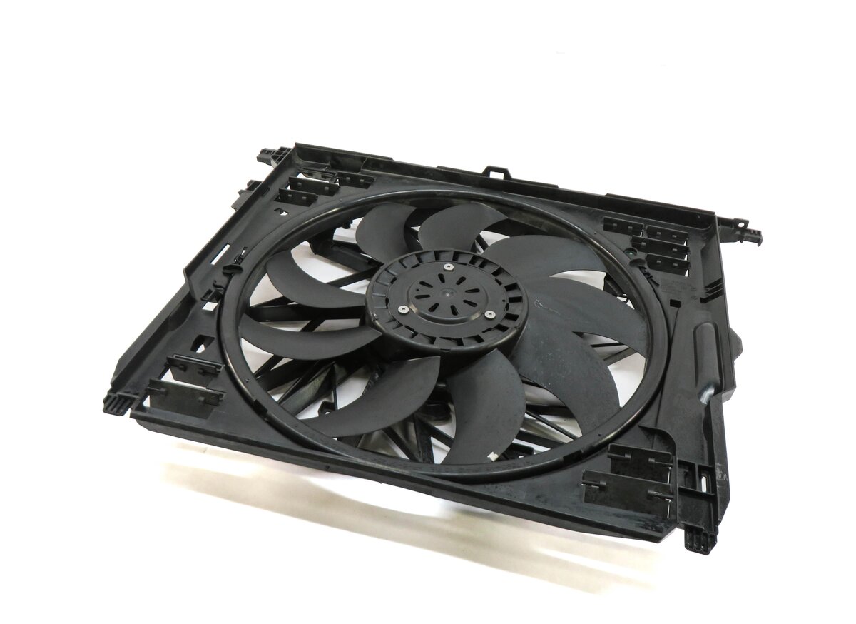 Thumbnail 1: 2010-2018 BMW 550i 550iGT 650i 750i B7 (F01 F06 F10) 850w RADIATOR COOLING FAN
