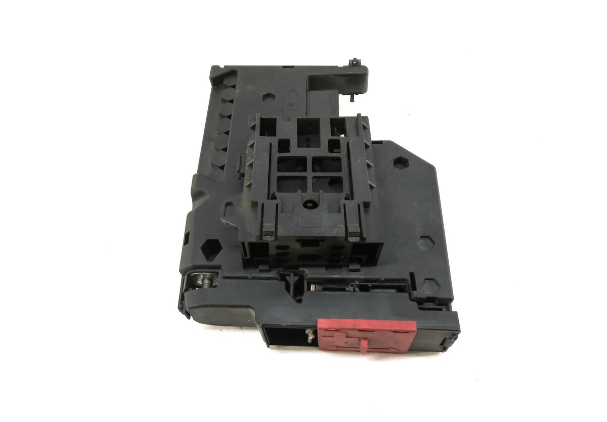 Thumbnail 2: 2012 MERCEDES E CLASS COUPE (W207) BATTERY JUMP TERMINAL POST JUNCTION BOX