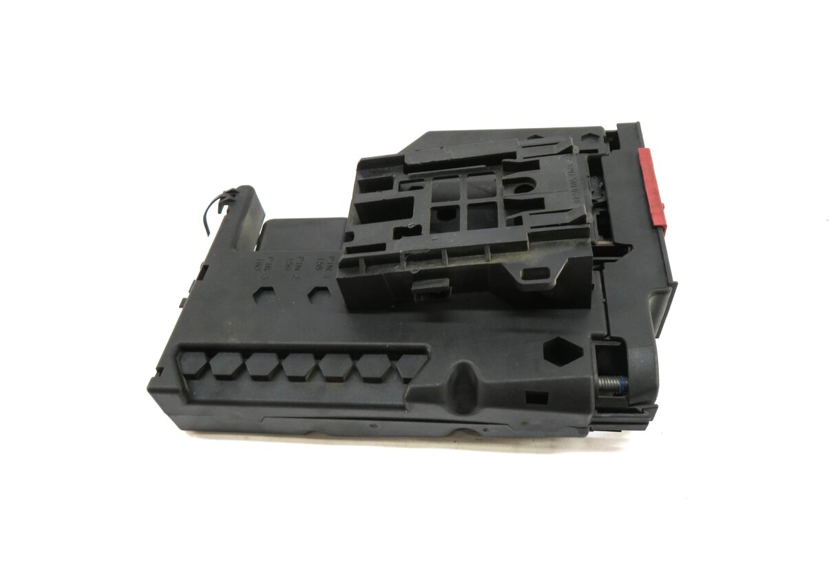 Thumbnail 3: 2012 MERCEDES E CLASS COUPE (W207) BATTERY JUMP TERMINAL POST JUNCTION BOX
