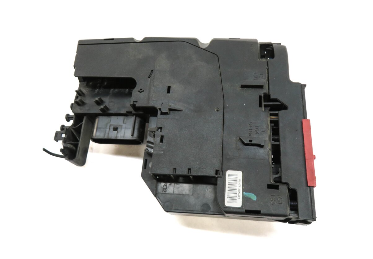 Thumbnail 4: 2012 MERCEDES E CLASS COUPE (W207) BATTERY JUMP TERMINAL POST JUNCTION BOX