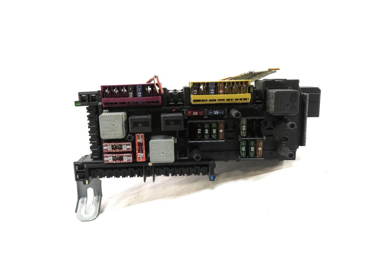 Thumbnail 2: 11-12 MERCEDES E350 E550 CLS550 (W212 W218) REAR SIGNAL ACQUISITION MODULE SAM