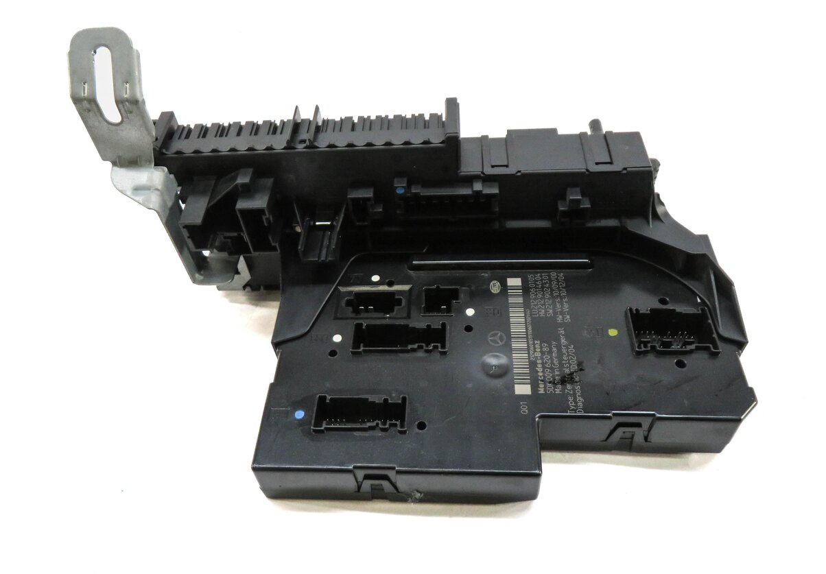 Thumbnail 3: 11-12 MERCEDES E350 E550 CLS550 (W212 W218) REAR SIGNAL ACQUISITION MODULE SAM