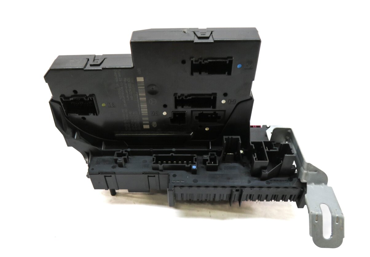 Thumbnail 4: 11-12 MERCEDES E350 E550 CLS550 (W212 W218) REAR SIGNAL ACQUISITION MODULE SAM