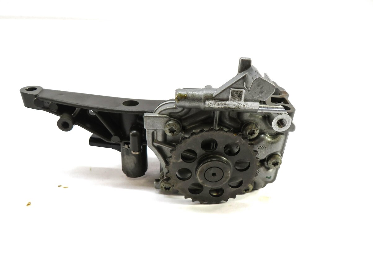 Thumbnail 4: 2012 MERCEDES E CLASS COUPE (W207) 3.5L M276 ENGINE OIL PUMP 2781810201