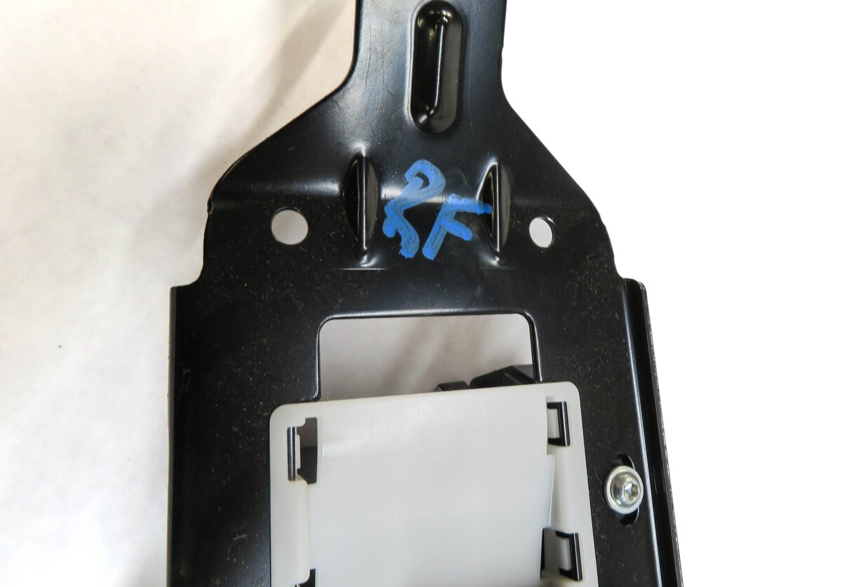 Thumbnail 4: 10-13 MERCEDES E350 E550 (A207 C207 W207) RIGHT FRONT SEATBELT RETRACTOR (BLACK)