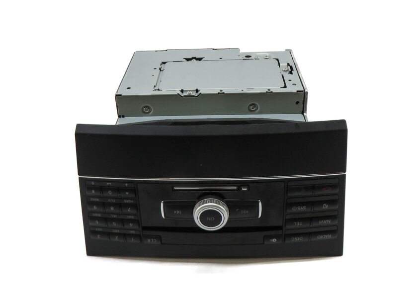 Thumbnail 6: 2012 MERCEDES E CLASS COUPE (W207) CD RADIO STEREO AMPLIFIER 2129002712