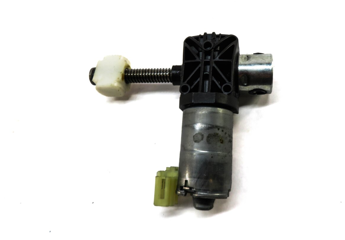 Thumbnail 6: 2011 BMW 535iGT (F07) FRONT FRONT PASSENGER SEAT ADJUST ADJUSTMENT MOTOR SET