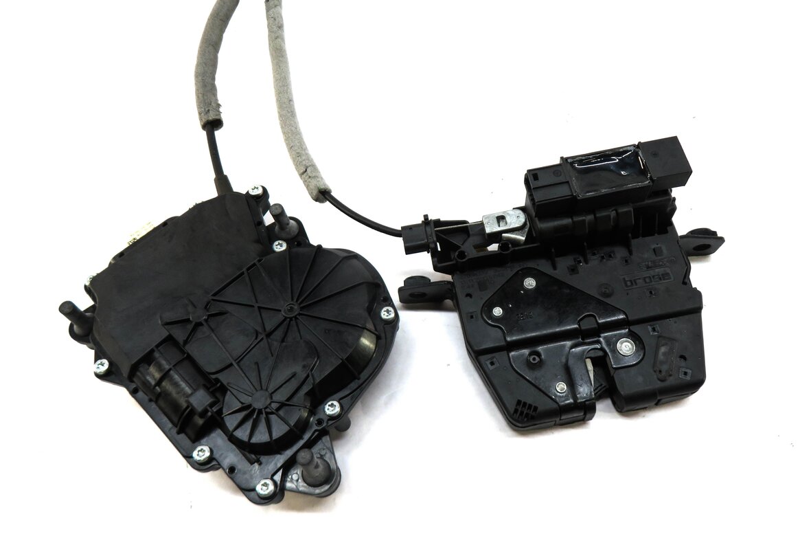 Thumbnail 3: 2011 BMW 535iGT (F07) REAR UPPER TRUNK LOCK LATCH ACTUATOR w/ SOFT CLOSE MOTOR