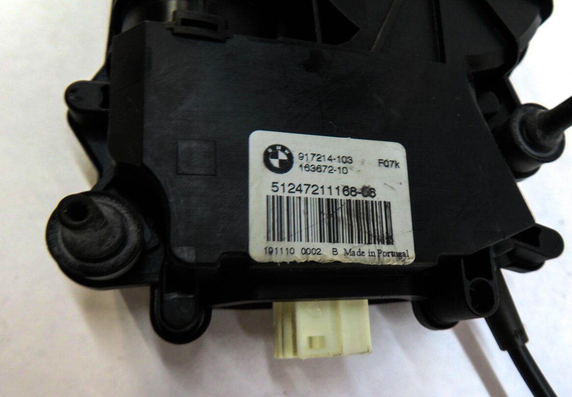 Thumbnail 6: 2011 BMW 535iGT (F07) REAR UPPER TRUNK LOCK LATCH ACTUATOR w/ SOFT CLOSE MOTOR