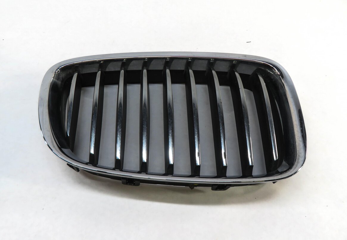 Thumbnail 3: 10-13 BMW 535iGT 550iGT (F07) FRONT LEFT & RIGHT HOOD VENT GRILLE SET-2 (CHROME)