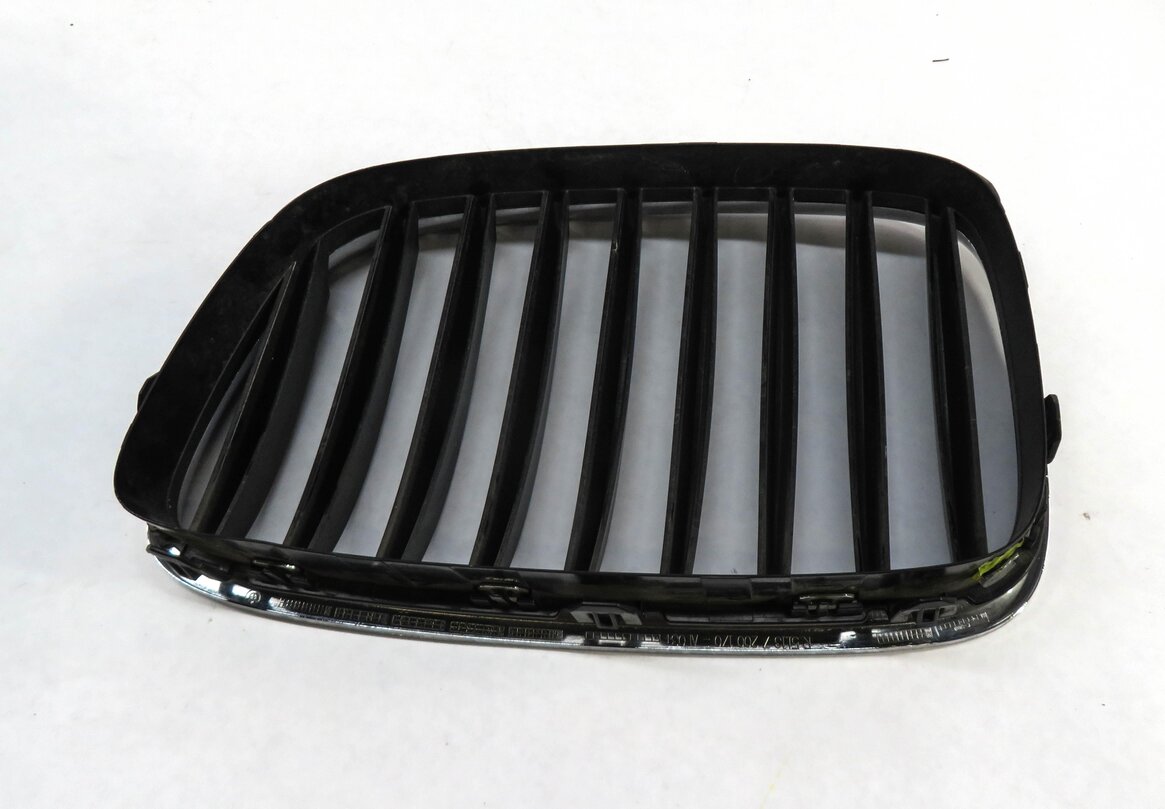 Thumbnail 4: 10-13 BMW 535iGT 550iGT (F07) FRONT LEFT & RIGHT HOOD VENT GRILLE SET-2 (CHROME)