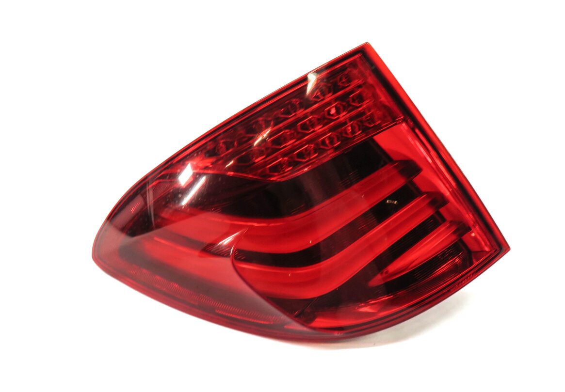 2010-2013 BMW 535iGT 550iGT (F07) LEFT DRIVER OUTER TAILLIGHT BRAKE LIGHT LAMP