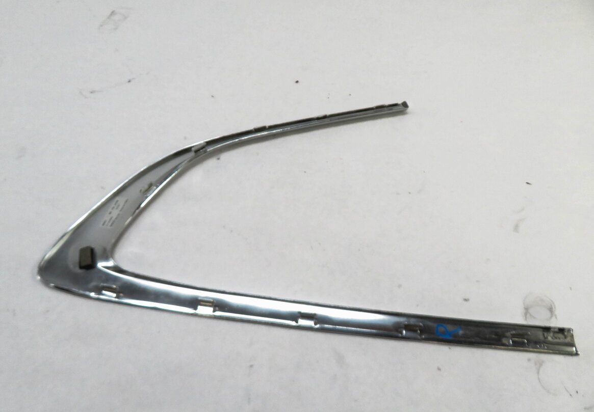 Thumbnail 3: 2011 BMW 535iGT (F07) RIGHT PASSENGER REAR QUARTER WINDOW TRIM (CHROME)