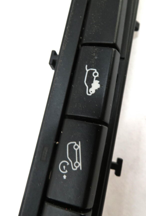 Thumbnail 6: 2010 BMW X5 (E70) PDC TRACTION HILL DESCENT TRUNK OPEN RELEASE SWITCH BUTTON