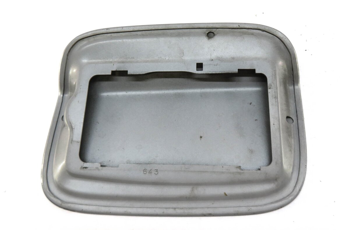 Thumbnail 4: 2007-2013 BMW X5 (E70) FUEL TANK DOOR LID COVER FLAP TRIM (TITANIUM SILVER 354)