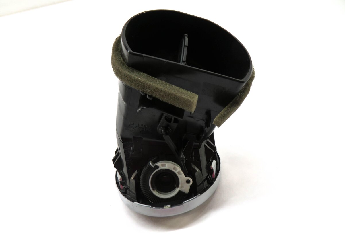 Thumbnail 4: 2008 MERCEDES GL450 (X164) RIGHT FRONT OUTER DASH HEATER A/C AIR VENT (BLACK)