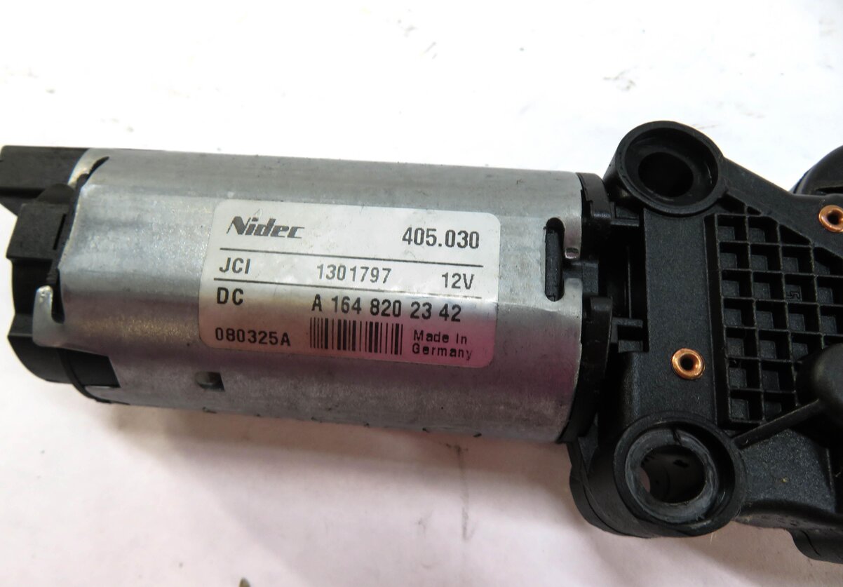 Thumbnail 4: 2008 MERCEDES GL450 (X164) LEFT or RIGHT 3rd ROW SEAT ADJUSTMENT MOTOR