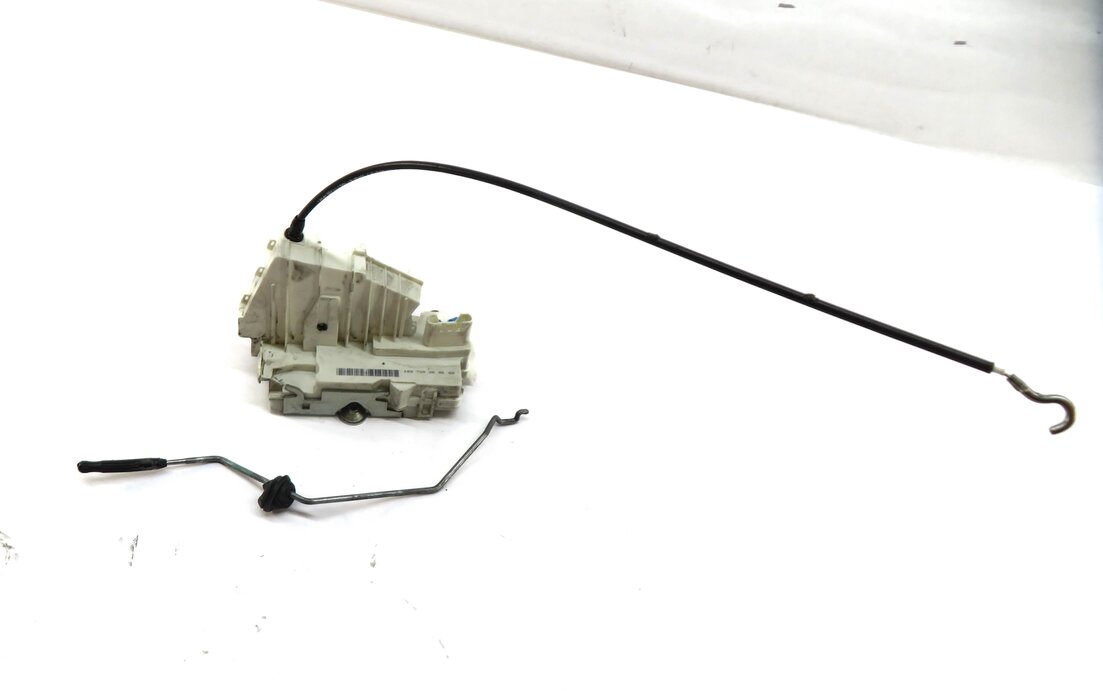 Thumbnail 2: 2007-2012 MERCEDES GL ML CLASS (W164 X164) LEFT FRONT DRIVER DOOR LOCK LATCH