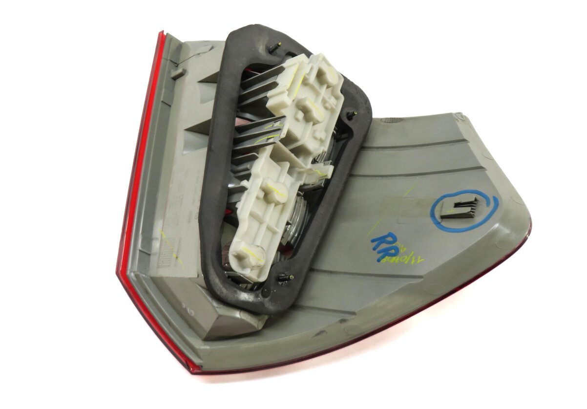 Thumbnail 4: 07-09 MERCEDES BENZ GL320 GL450 GL550 (X164) RIGHT TAILLIGHT BRAKE LIGHT LAMP