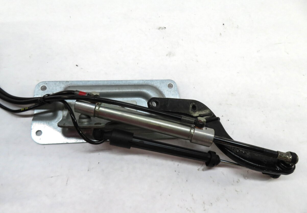 Thumbnail 6: 07-09 GL320 GL450 GL550 (X164) REAR HATCH CARGO TRUNK DOOR HYDRAULIC PUMP w/ RAM