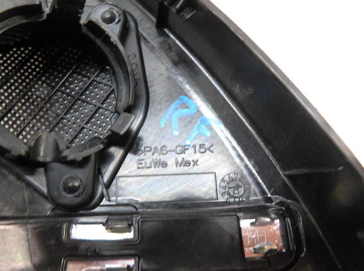 Thumbnail 4: 2014 ML350 (W166) FRONT RIGHT PASSENGER HARMON KARDON TWEETER SPEAKER COVER TRIM
