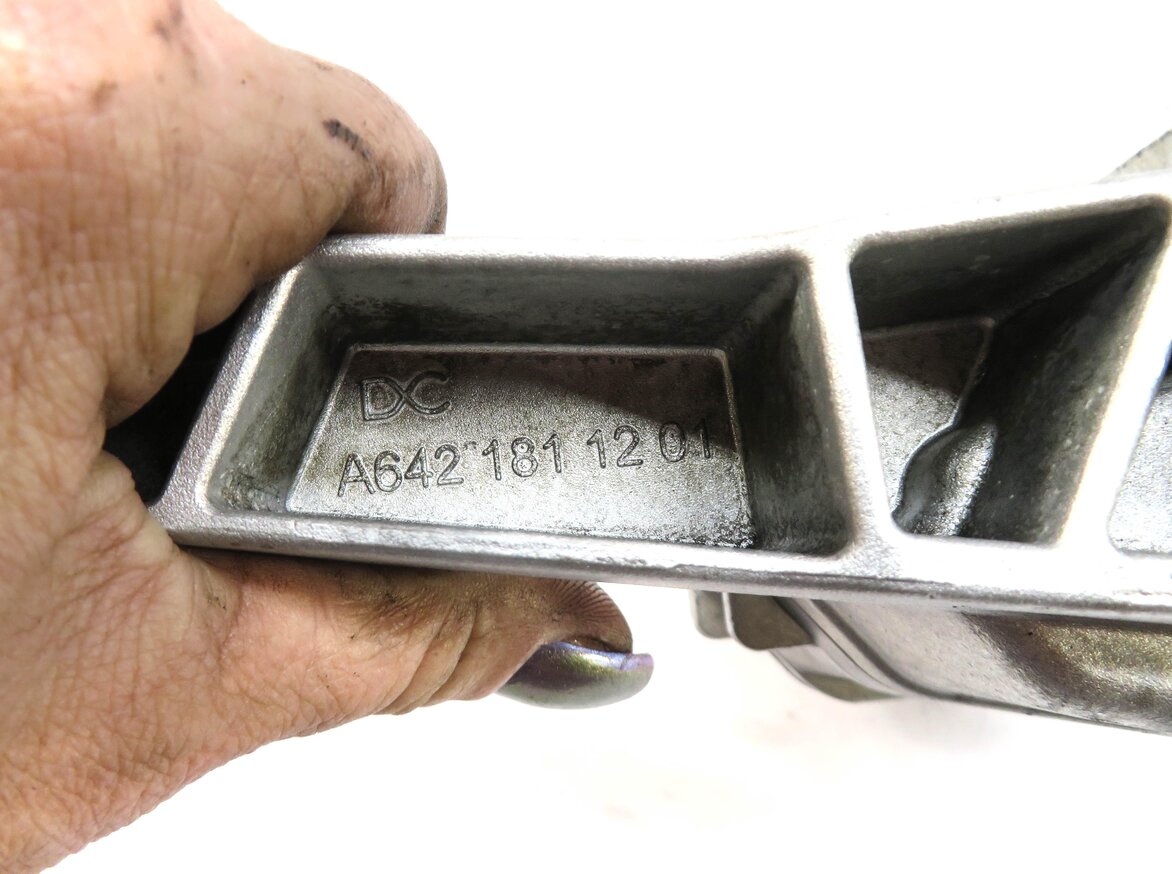 Thumbnail 6: 2014 MERCEDES ML350 (W166) 3.0L DIESEL OM642 ENGINE OIL PUMP