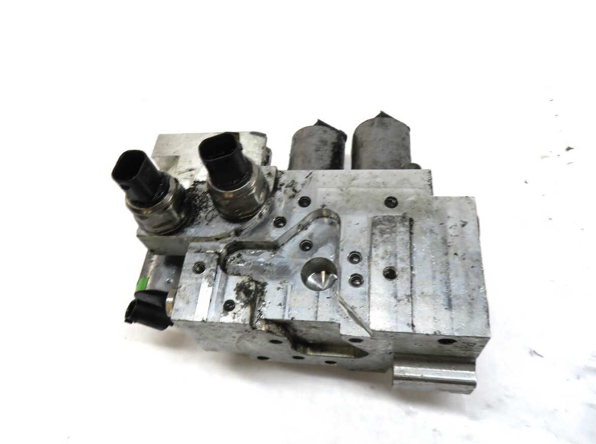 Thumbnail 5: 2014 MERCEDES ML350 (W166) FRONT SWAY BAR SUSPENSION HYDRAULIC VALVE BLOCK