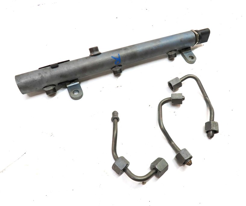 Thumbnail 4: 12 Mercedes ML350 (W166) 3.0T Diesel OM642 RIGHT ENGINE FUEL RAIL w/ LINES