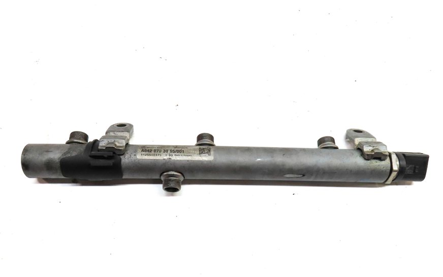 Thumbnail 7: 12 Mercedes ML350 (W166) 3.0T Diesel OM642 RIGHT ENGINE FUEL RAIL w/ LINES