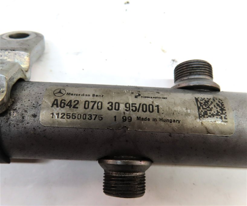Thumbnail 8: 12 Mercedes ML350 (W166) 3.0T Diesel OM642 RIGHT ENGINE FUEL RAIL w/ LINES