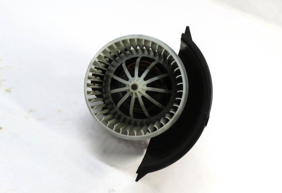 Thumbnail 1: 2011-2015 AUDI Q7 (4L) FRONT HVAC HEATER A/C BLOWER FAN MOTOR