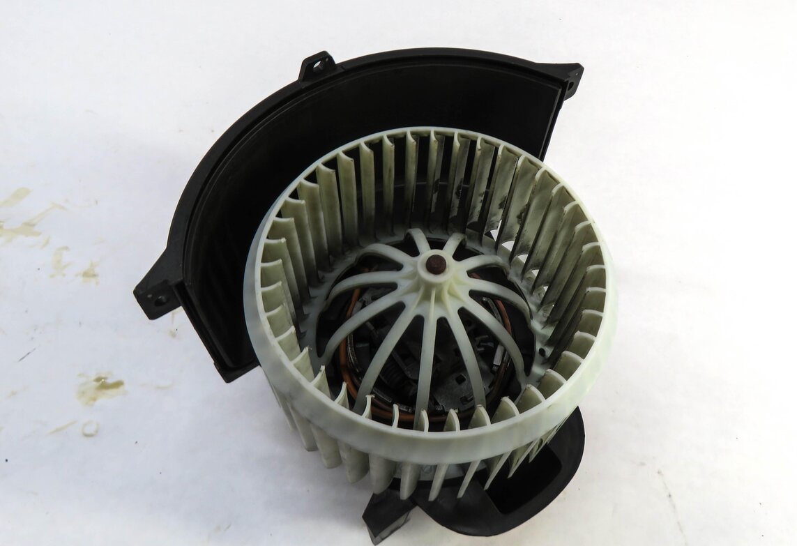 Thumbnail 3: 2011-2015 AUDI Q7 (4L) FRONT HVAC HEATER A/C BLOWER FAN MOTOR