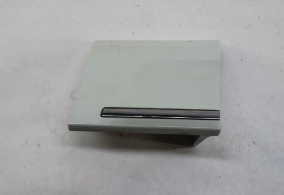 Thumbnail 3: 2014 AUDI Q7 (4L) RIGHT FRONT PASSENGER FENDER LOWER MOULDING TRIM (WHITE 0Q)