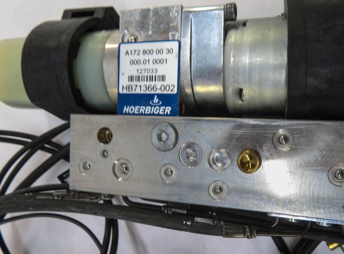 Thumbnail 7: 12-20 MERCEDES SLC SLK CLASS (R172) CONVERTIBLE HYDRAULIC MOTOR w/ RAM & LINES