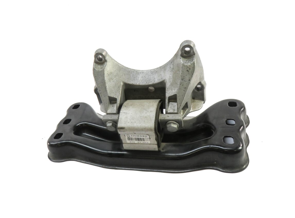 Thumbnail 2: 2016 MERCEDES SLK300 (R172) TRANSMISSION GEARBOX CROSSMEMBER MOUNT BRACKET