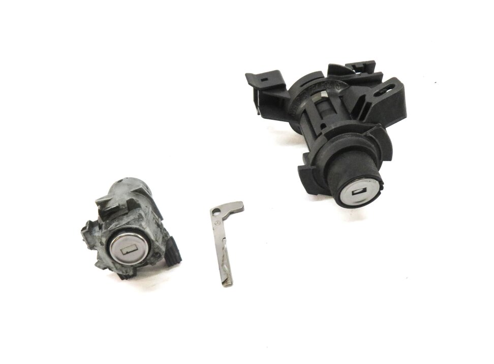 2016 MERCEDES SLK300 (R172) DRIVER DOOR LOCK & TRUNK LOCK CYLINDER w/ KEY SET