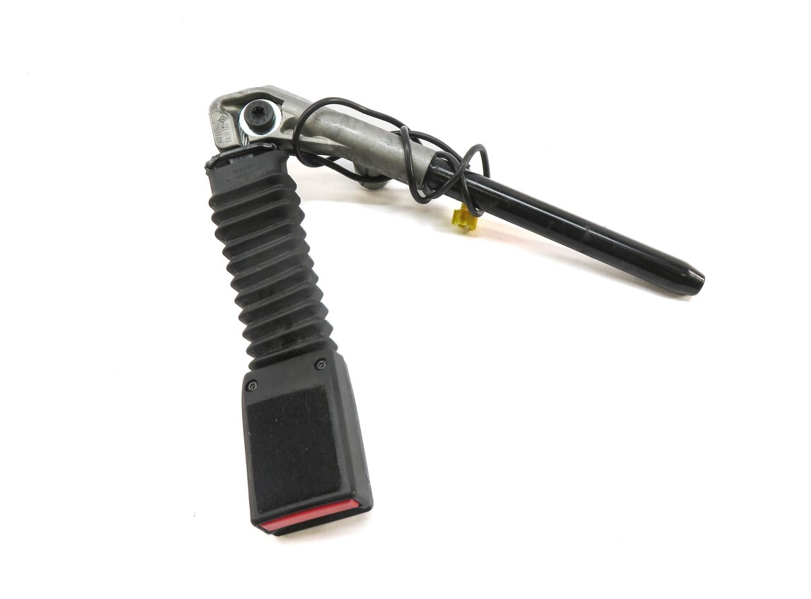 12-21 MERCEDES GL SLC SLK (C190 R172 R190) PASSENGER SEATBELT RECEIVER (BLACK)