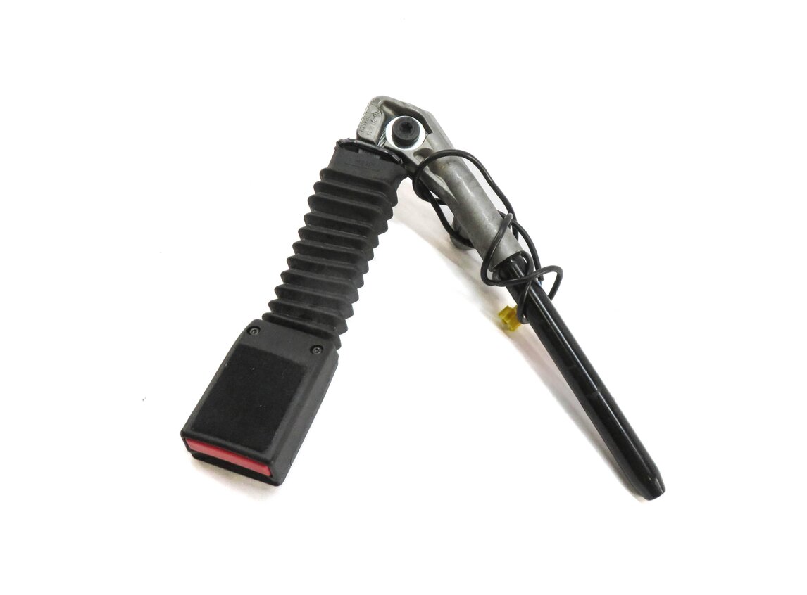 Thumbnail 2: 12-21 MERCEDES GL SLC SLK (C190 R172 R190) PASSENGER SEATBELT RECEIVER (BLACK)