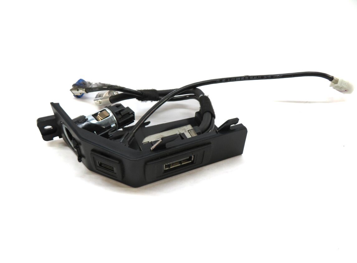 Thumbnail 3: 2016 MERCEDES SLK300 (R172) AUXILIARY AUDIO USB PORT INTERFACE MODULE