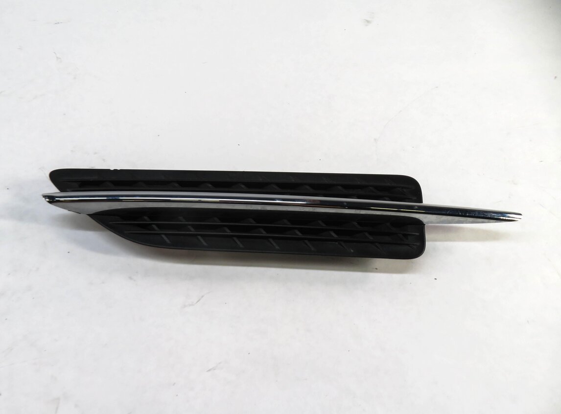 Thumbnail 2: 2016 MERCEDES SLK300 (R172) LEFT FRONT DRIVER FENDER GRILLE TRIM