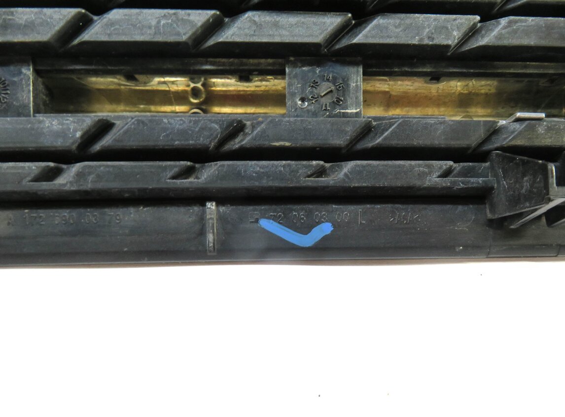 Thumbnail 5: 2016 MERCEDES SLK300 (R172) LEFT FRONT DRIVER FENDER GRILLE TRIM