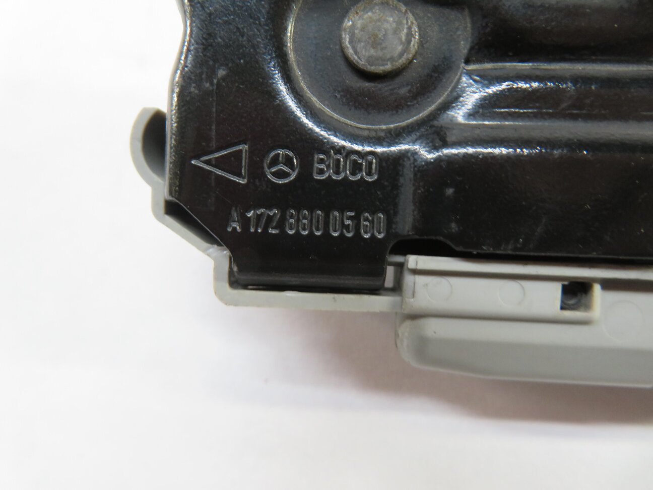 Thumbnail 5: 2016 MERCEDES SLK300 (R172) FRONT LEFT & RIGHT LOWER HOOD LOCK LATCH SET-2