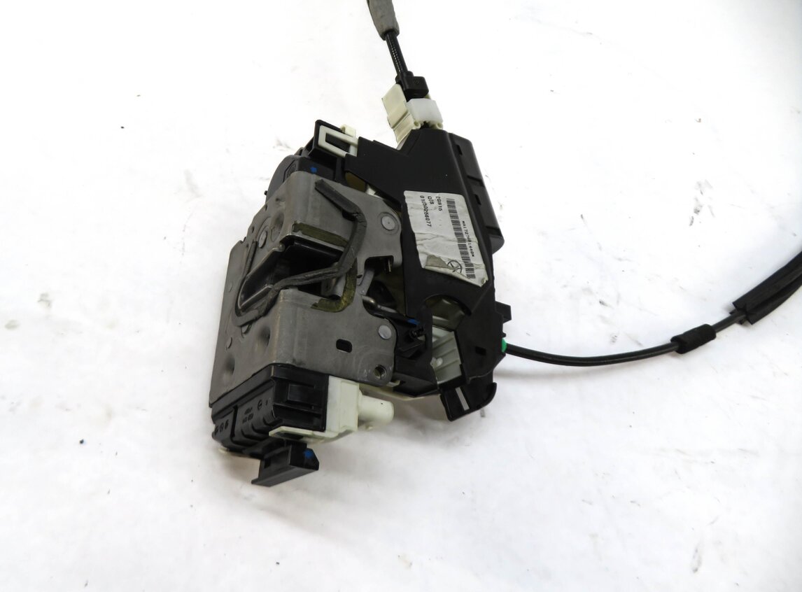 Thumbnail 4: 10-20 MERCEDES C E GLK SL CLS SLK CLASS (W204 W212 W218) RIGHT FRONT DOOR LATCH