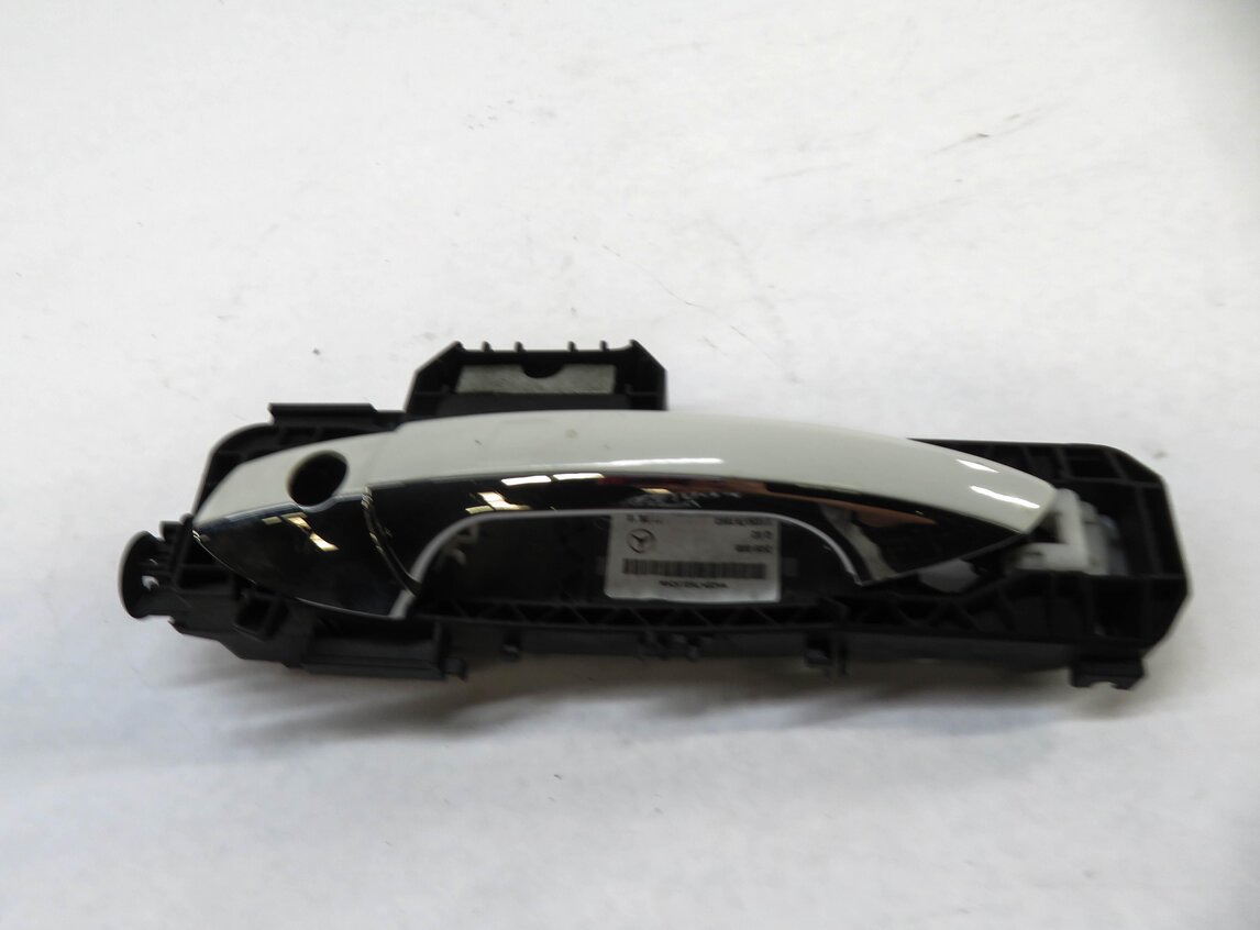 Thumbnail 2: 2012-2020 MERCEDES SLC SLK CLASS (R172) DRIVER KEYLESS GO DOOR HANDLE (WHTIE)